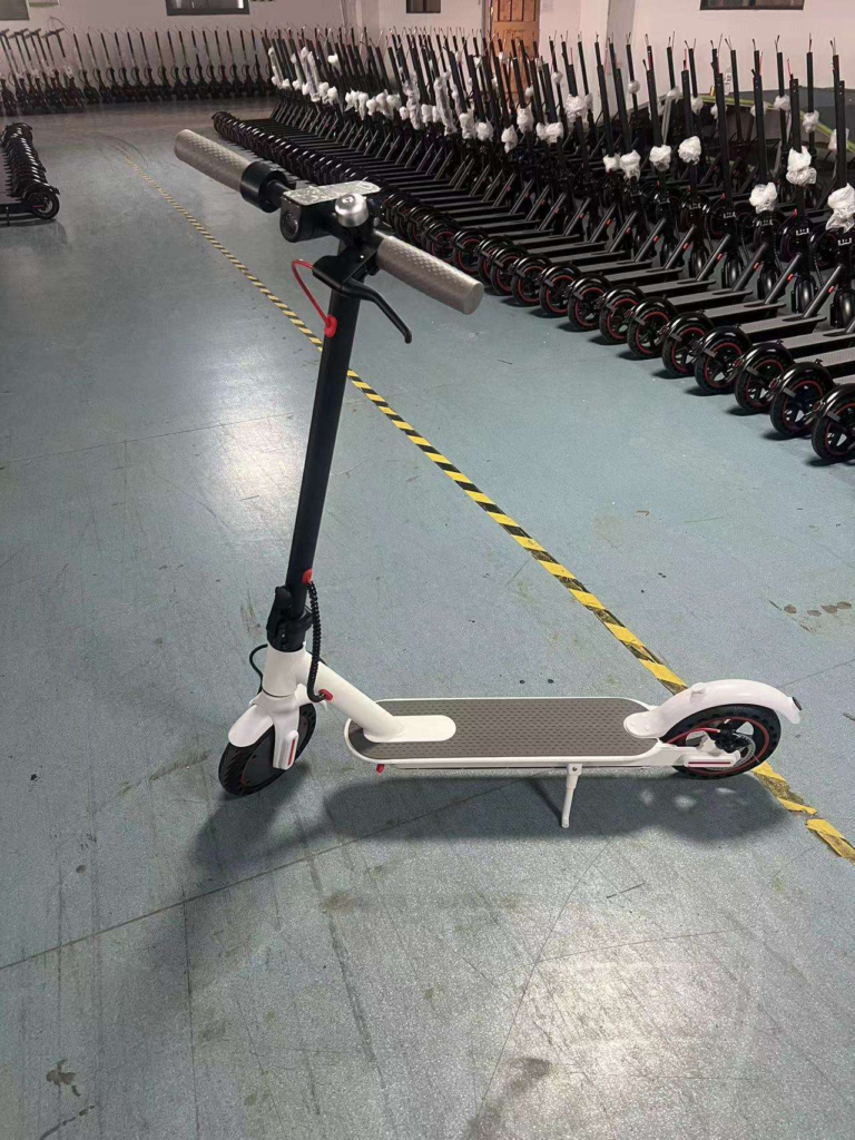 2028 Factory Direct Supply 36V 350W Foldable Two-Wheel Electric Scooter for Adults for Urban Commute or Leisurely Car Rides